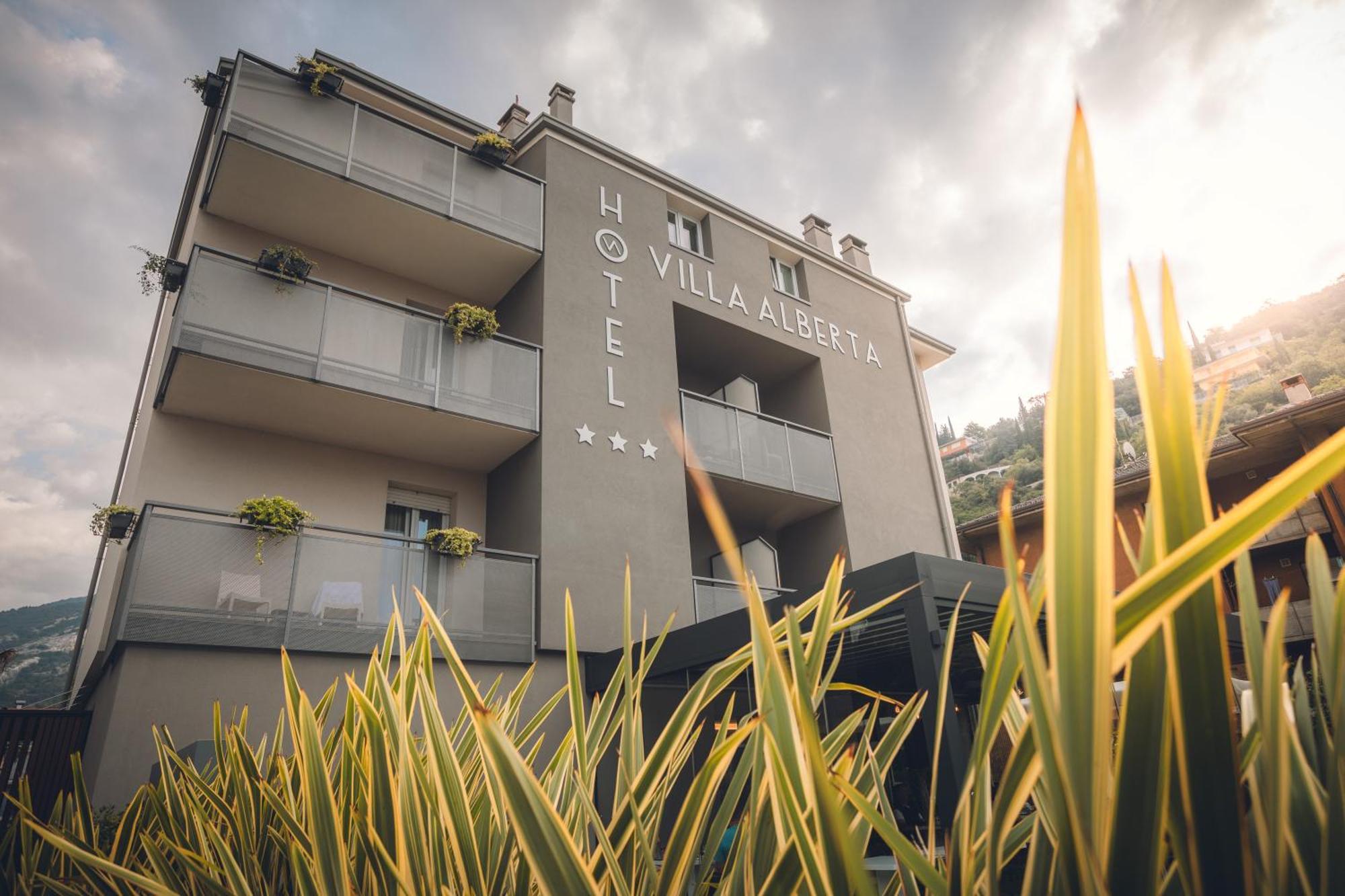 Hotel Villa Alberta Nago Esterno foto